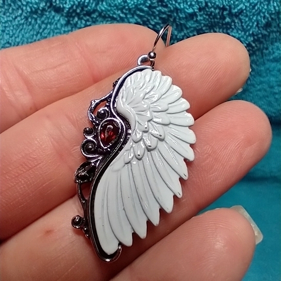 Large white red angel wing wire earrings silvertone - Picture 3 of 4